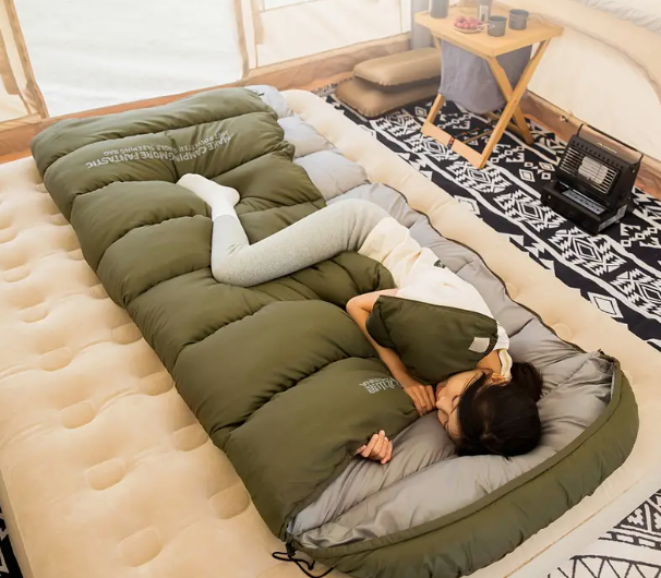 🔥 Envelope style sleeping bag | Fully zippered closure | Sleep pad and bag in one | Essential for camping 🚶🏻‍♂️